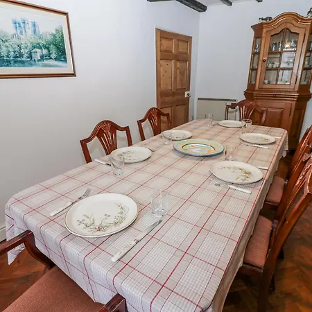 Holiday home Ivy Leyburn